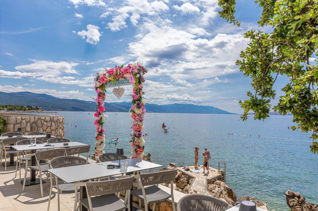 Rocky Beach Rooms Novi Vinodolski Exterior photo
