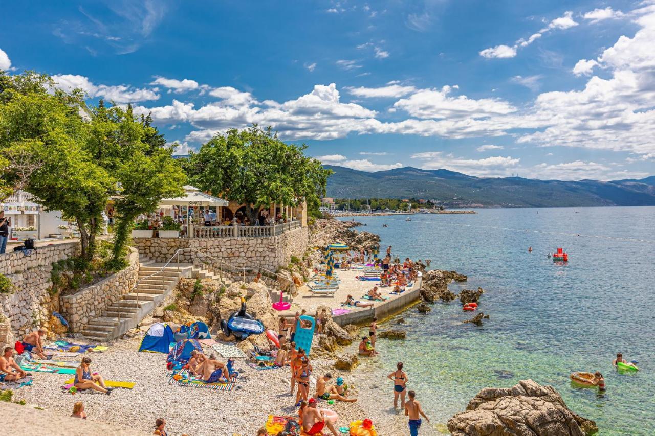Rocky Beach Rooms Novi Vinodolski Exterior photo