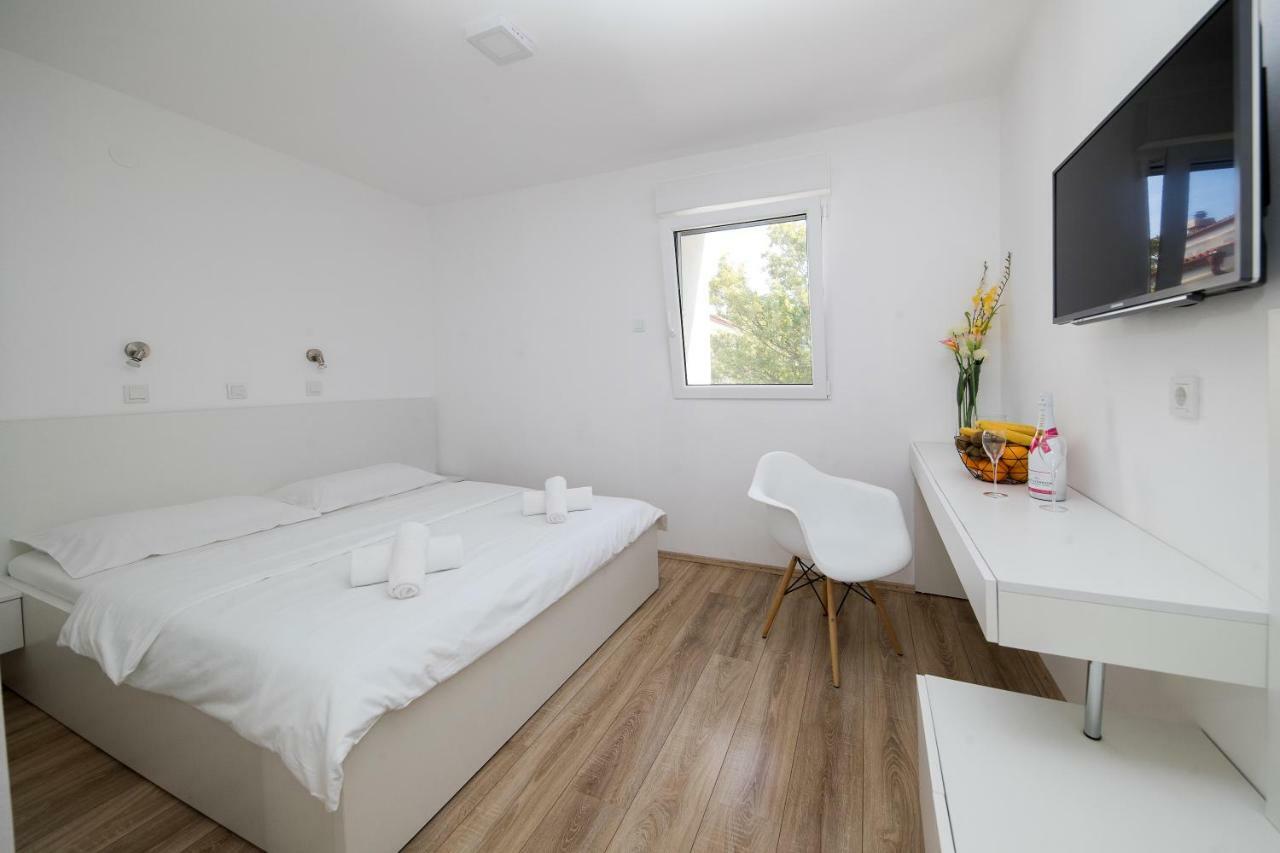 Rocky Beach Rooms Novi Vinodolski Exterior photo