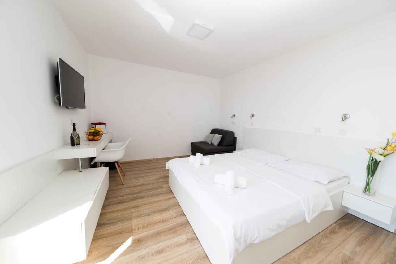 Rocky Beach Rooms Novi Vinodolski Exterior photo